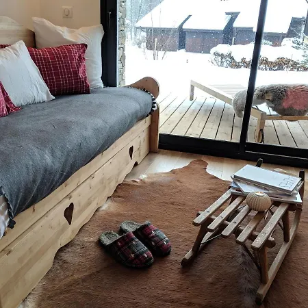 De 2 Chambres Avec Piscine Interieure Terrasse Amenagee Et Wifi A Mont Blanc A 3 Km Des Pistes * Chamonix