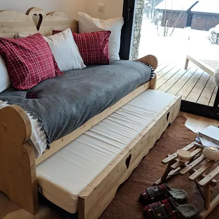 De 2 Chambres Avec Piscine Interieure Terrasse Amenagee Et Wifi A Mont Blanc A 3 Km Des Pistes * Chamonix