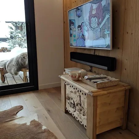 Apartment De 2 Chambres Avec Piscine Interieure Terrasse Amenagee Et Wifi A Mont Blanc A 3 Km Des Pistes