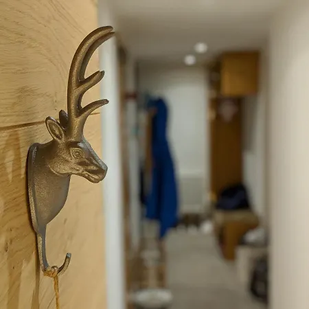 De 2 Chambres Avec Piscine Interieure Terrasse Amenagee Et Wifi A Mont Blanc A 3 Km Des Pistes Chamonix