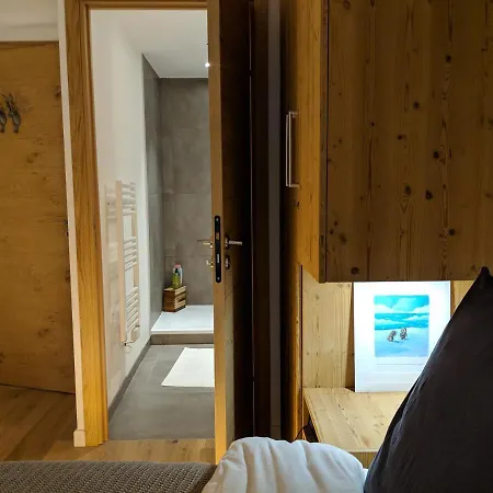 De 2 Chambres Avec Piscine Interieure Terrasse Amenagee Et Wifi A Mont Blanc A 3 Km Des Pistes Chamonix