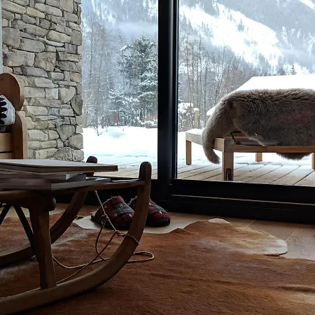 De 2 Chambres Avec Piscine Interieure Terrasse Amenagee Et Wifi A Mont Blanc A 3 Km Des Pistes Apartment *